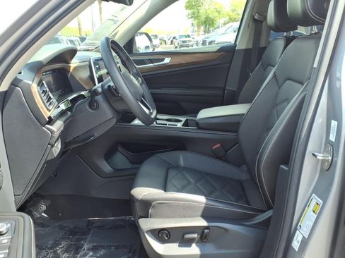 Used 2024 Volkswagen Atlas SE image 23