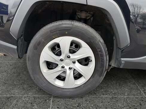 Used 2020 Toyota RAV4 LE AWD/4WD image 12
