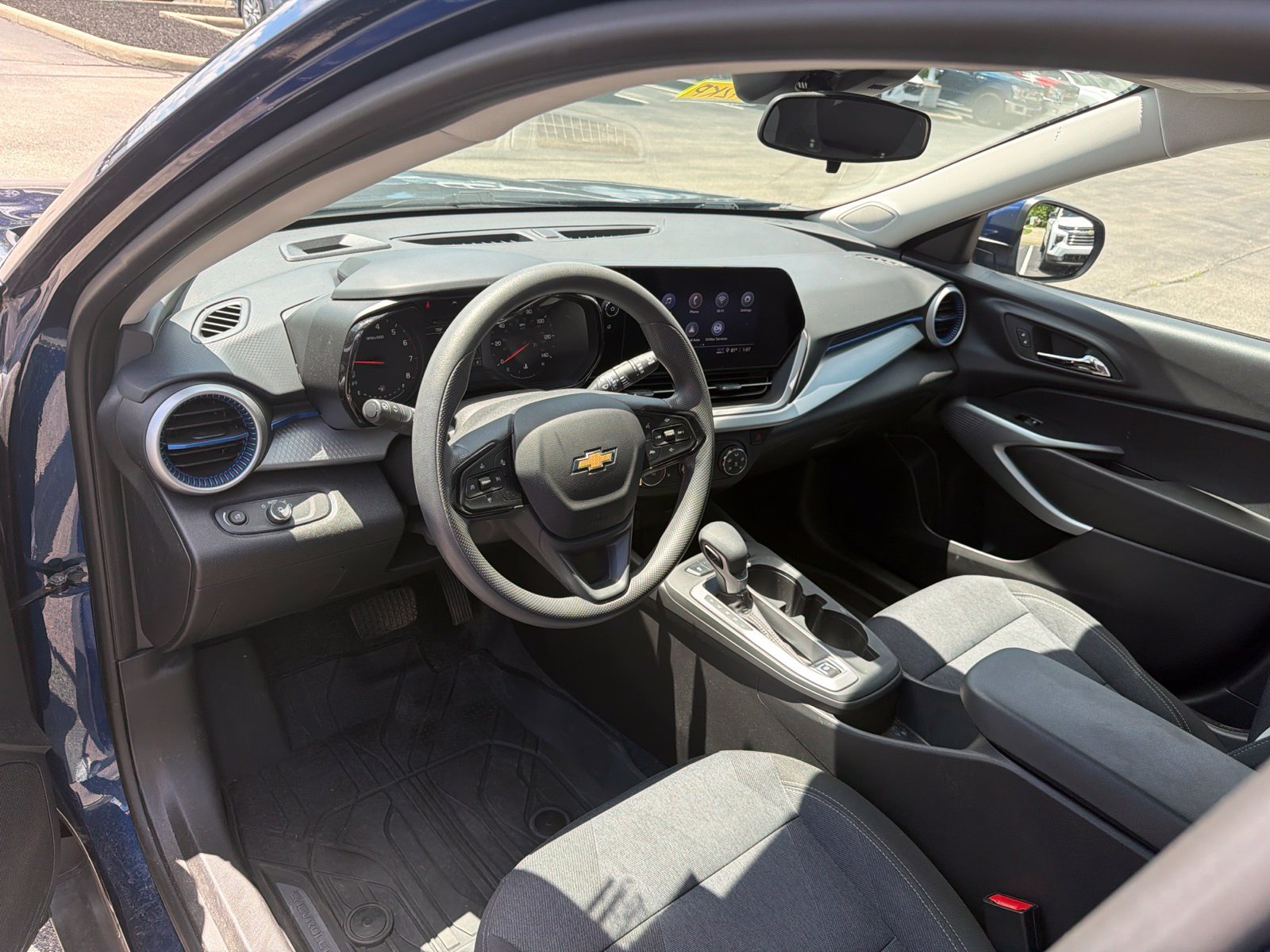 Used 2024 Chevrolet Trax LS w/ LS Convenience Package FWD image 10