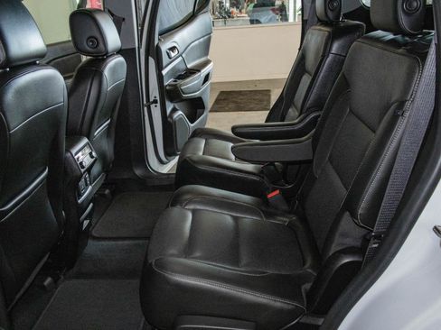 Used 2019 GMC Acadia SLT image 13