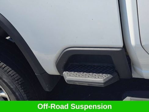 Used 2024 Chevrolet Silverado 2500 LT AWD/4WD image 31