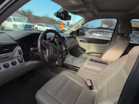 Used 2020 GMC Yukon XL Denali w/ Denali Premium Package image 12