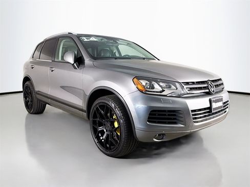 Used 2014 Volkswagen Touareg VR6 image 1