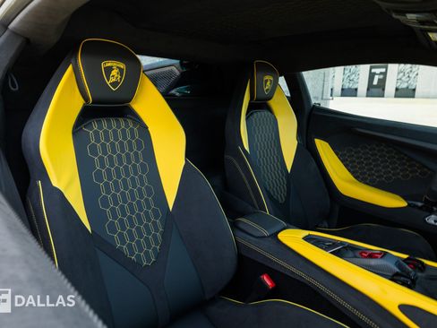 Used 2024 Lamborghini Revuelto AWD/4WD image 40