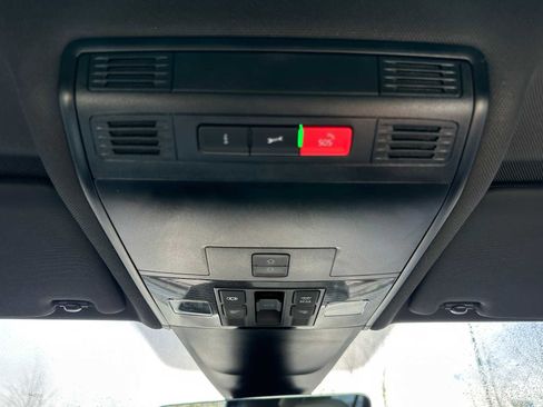 Used 2022 Volkswagen Tiguan SEL R-Line image 30