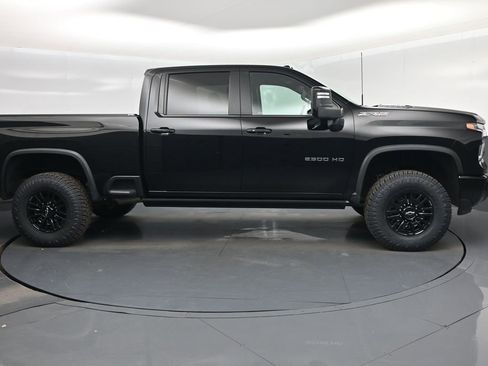 Used 2024 Chevrolet Silverado 2500 ZR2 w/ Technology Package image 2