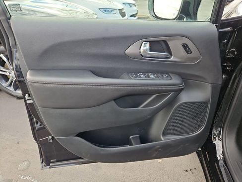 New 2026 Chrysler Pacifica Select image 10