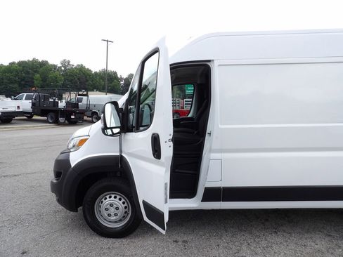 Used 2024 RAM ProMaster 2500 w/ Convenience Group FWD image 13