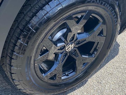 Certified 2024 Volkswagen Atlas Peak Edition SE image 21