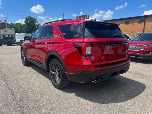 Certified 2025 Ford Explorer ST AWD/4WD image 6