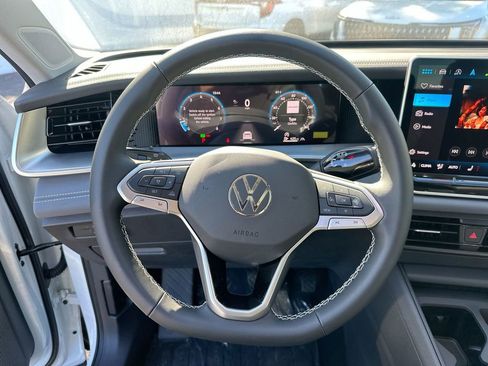 New 2025 Volkswagen Tiguan SE image 45