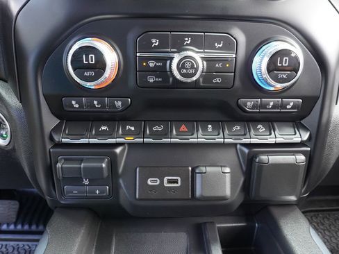 Certified 2022 GMC Sierra 1500 AT4 w/ AT4 Premium Package image 21