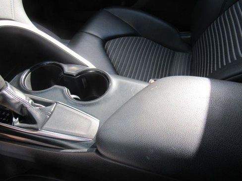 Used 2019 Toyota Camry SE FWD image 23