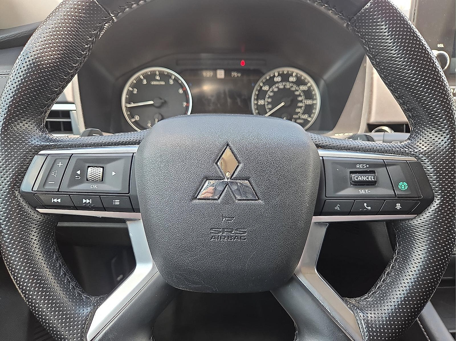 Used 2024 Mitsubishi Outlander SE AWD/4WD image 24