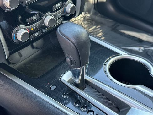 Used 2017 Nissan Pathfinder SV w/ SV Tech Package image 31