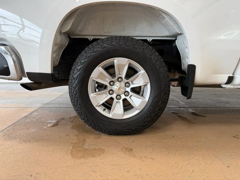 Used 2025 Chevrolet Silverado 1500 LT AWD/4WD image 9