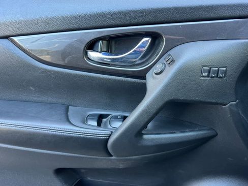 Used 2019 Nissan Rogue SV w/ Premium Package FWD image 15