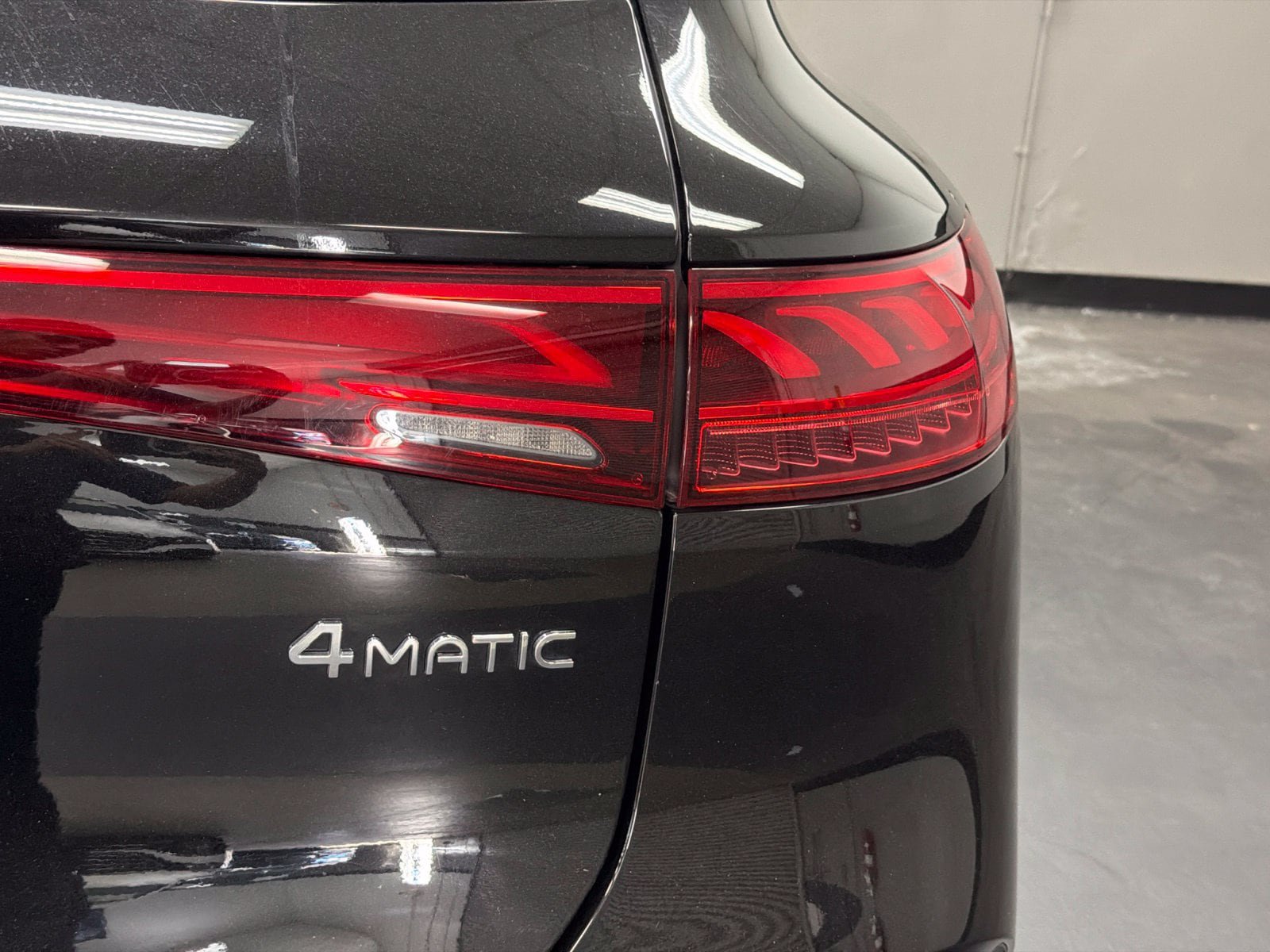Used 2024 Mercedes-Benz EQS 580 4MATIC SUV w/ Exclusive Trim Package image 15