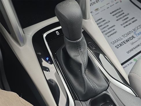 Used 2025 Toyota Corolla Cross L image 25