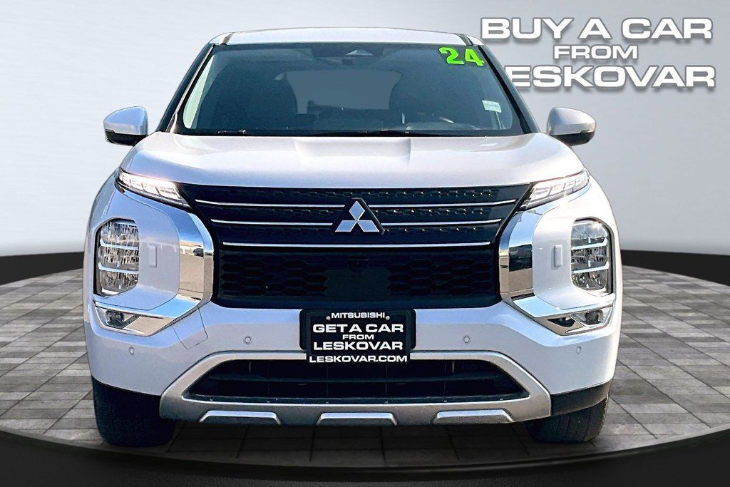 Used 2024 Mitsubishi Outlander 4WD Plug-In Hybrid image 3