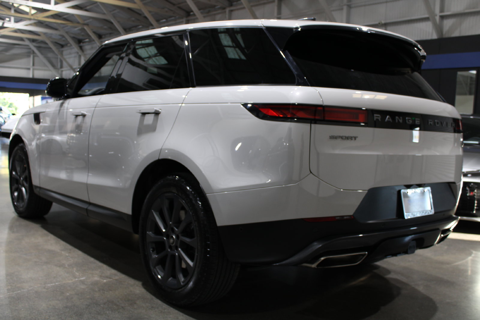 Used 2023 Land Rover Range Rover Sport SE AWD/4WD image 9