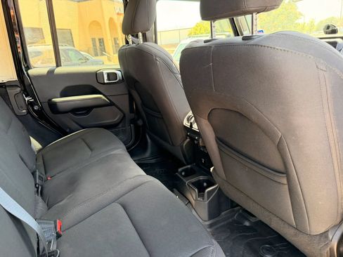 Used 2019 Jeep Wrangler Unlimited Sahara AWD/4WD image 19