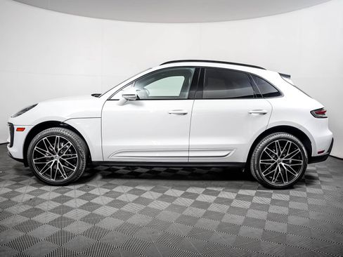 Certified 2024 Porsche Macan AWD/4WD image 2