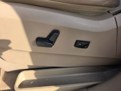 Used 2015 Chrysler Town & Country Limited Platinum image 14