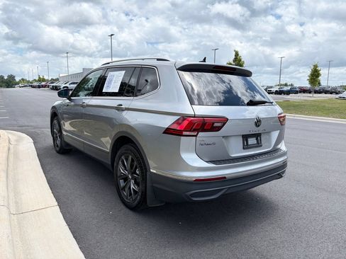 Used 2023 Volkswagen Tiguan SE w/ Panoramic Sunroof Package FWD image 6