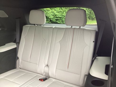 New 2026 Cadillac Vistiq Sport w/ LPO, Premium Carpet Package image 15