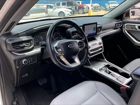 Certified 2021 Ford Explorer XLT w/ Equipment Group 202A image 16