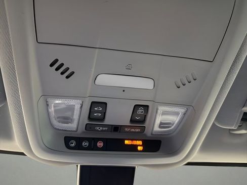 Used 2018 Chevrolet Equinox Premier image 25