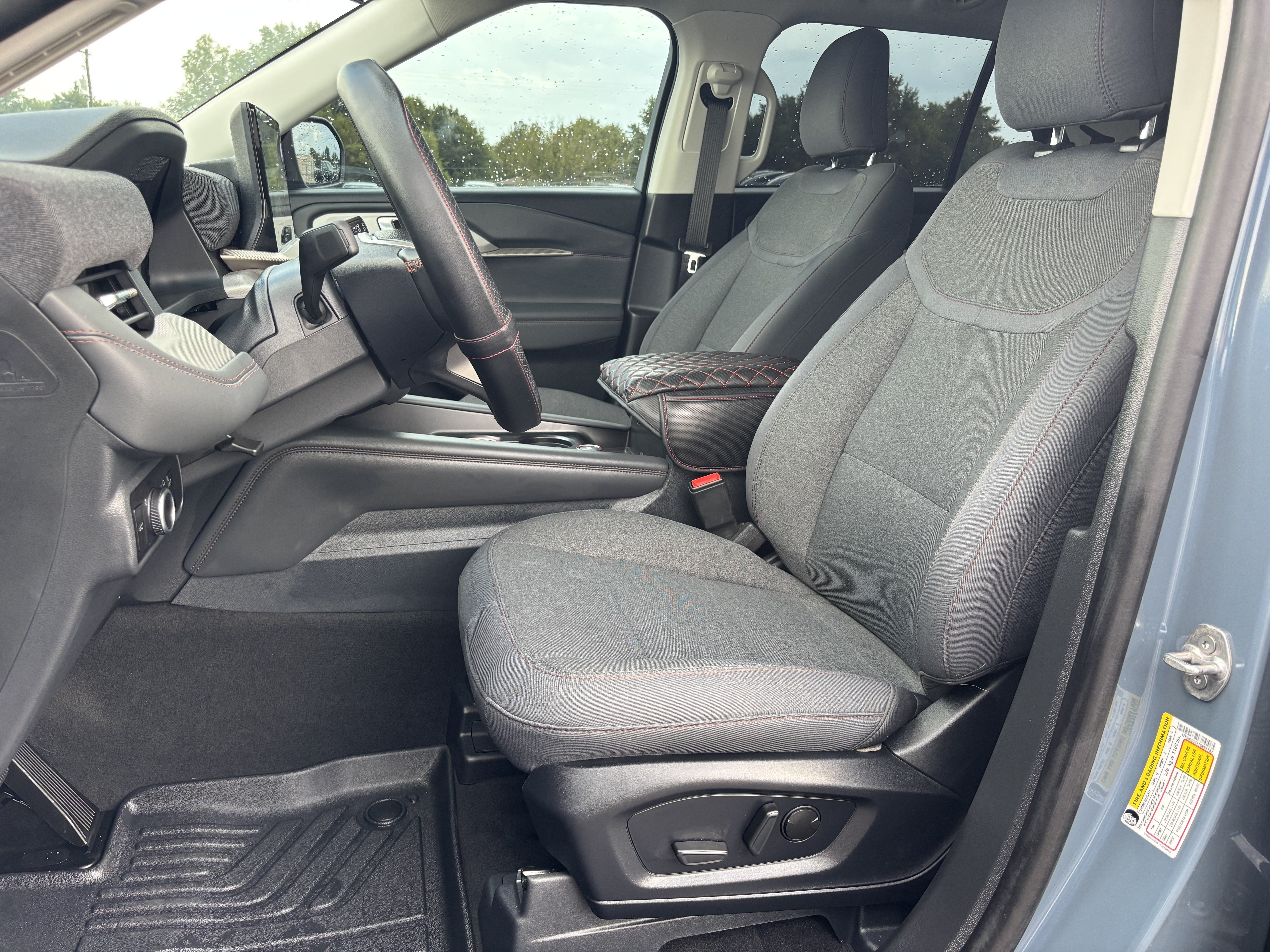 Used 2026 Ford Explorer Active AWD/4WD image 10