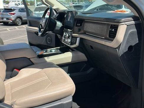 Used 2024 Ford Expedition Limited RWD image 13