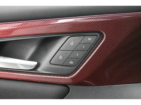 Used 2024 Chevrolet Traverse RS FWD image 35