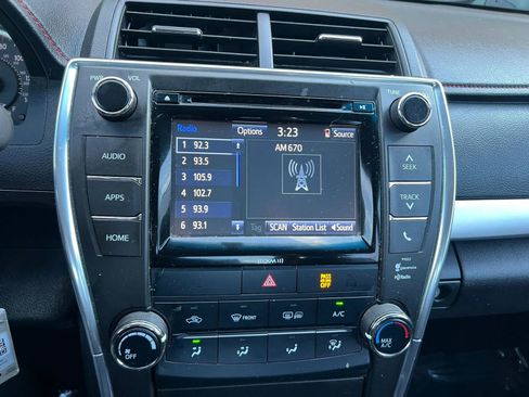 Used 2017 Toyota Camry SE image 15