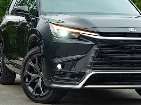 New 2026 Lexus TX 500h AWD image 4