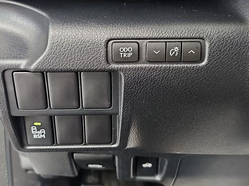 Used 2016 Lexus IS 350 AWD image 28