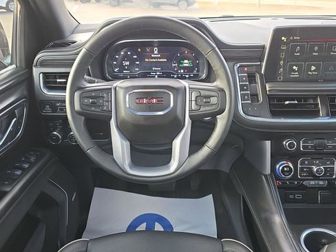 Used 2024 GMC Yukon SLT w/ SLT Luxury Package image 17