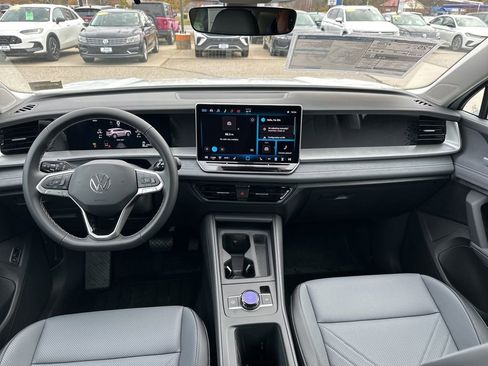 New 2026 Volkswagen Tiguan SE image 12