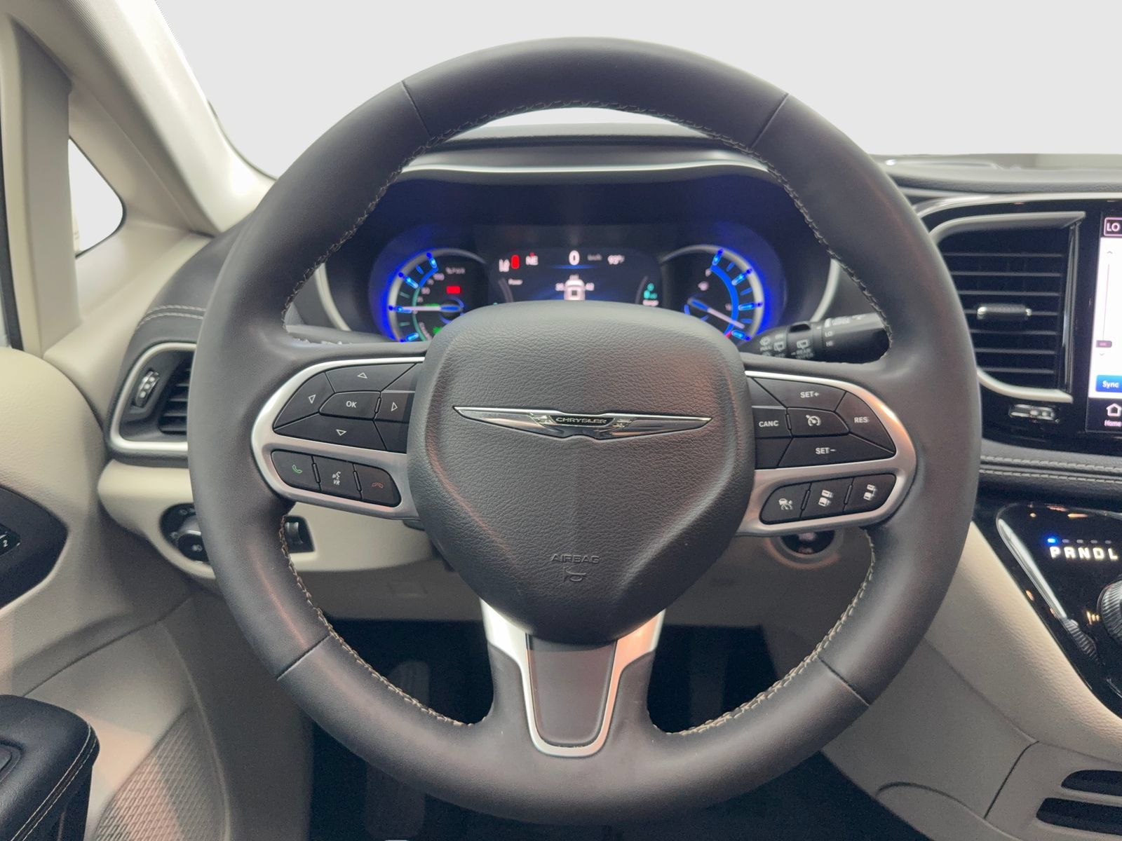 Used 2024 Chrysler Pacifica Limited FWD image 19