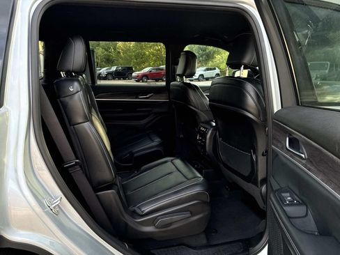 Used 2024 Jeep Grand Cherokee L Limited w/ Black Appearance Package AWD/4WD image 10