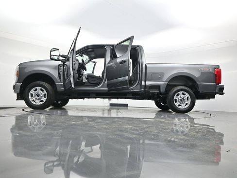 Used 2025 Ford F250 XLT AWD/4WD image 56