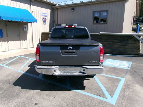 Used 2016 Nissan Frontier SV image 5