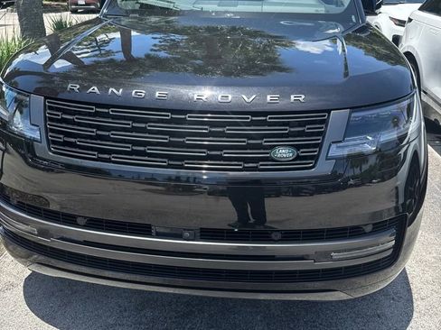 Used 2025 Land Rover Range Rover Long Wheelbase SE AWD/4WD image 2