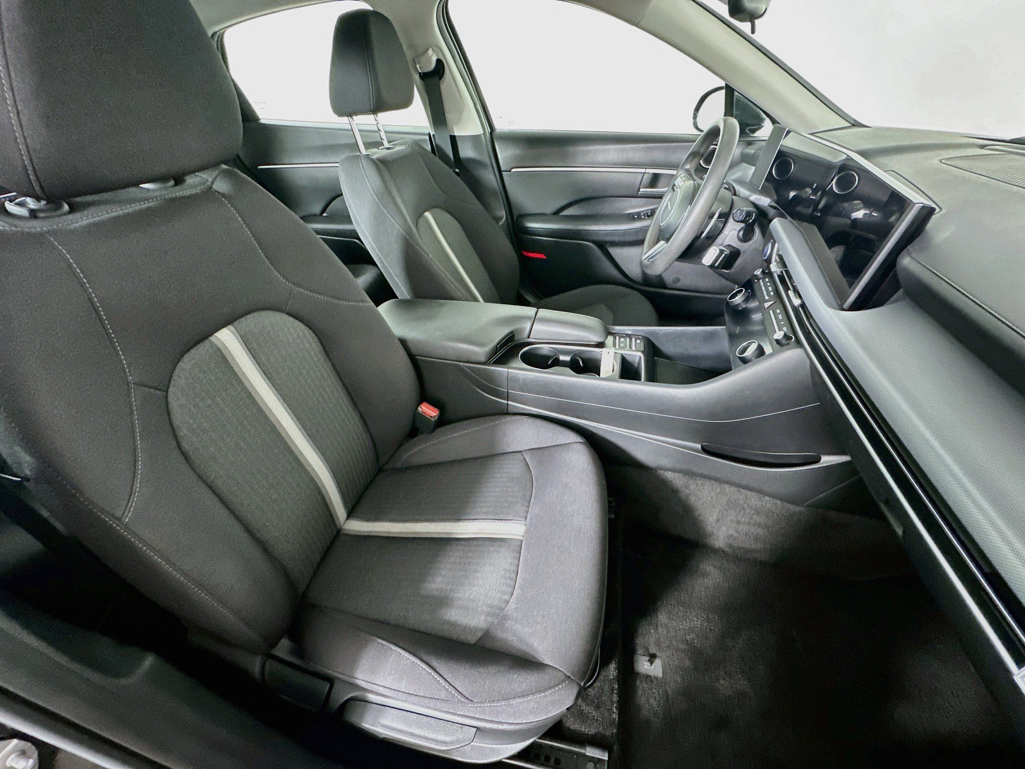 Used 2025 Hyundai Sonata SEL FWD image 31