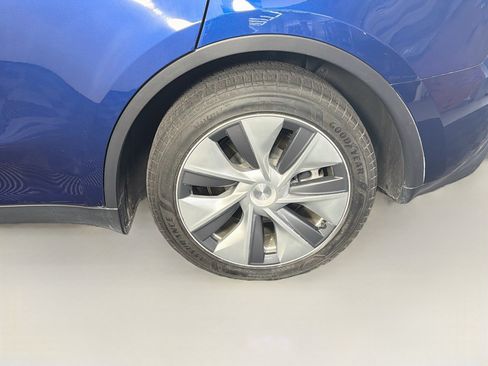 Used 2024 Tesla Model Y Long Range AWD/4WD image 11