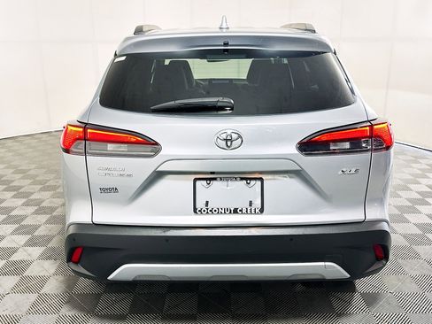 Used 2023 Toyota Corolla Cross XLE FWD image 4