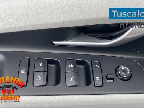 New 2025 Hyundai Elantra Limited image 14