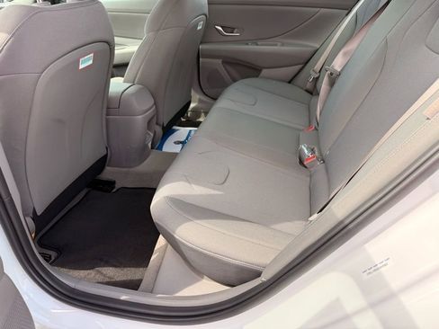 New 2025 Hyundai Elantra SE image 10